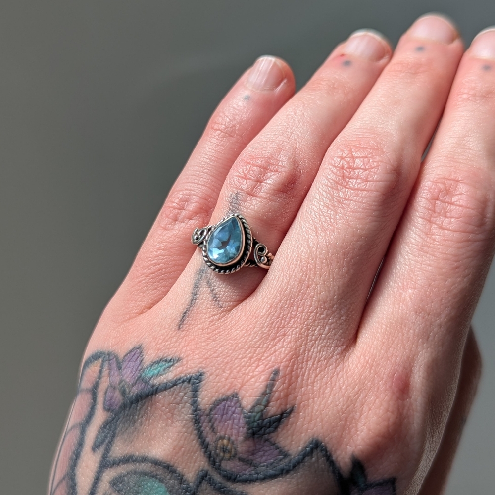 Light blue topaz sterling silver 925 ring size 5.5